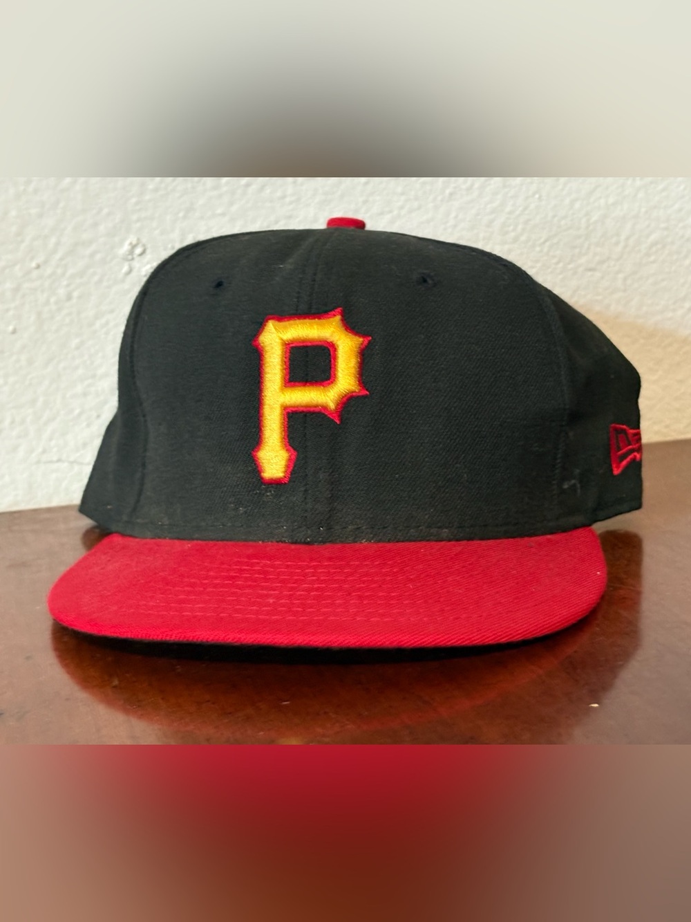 Vintage Pittsburgh Pirates New Era 5950 fitted hat 7 3/8 USA Made Black Red